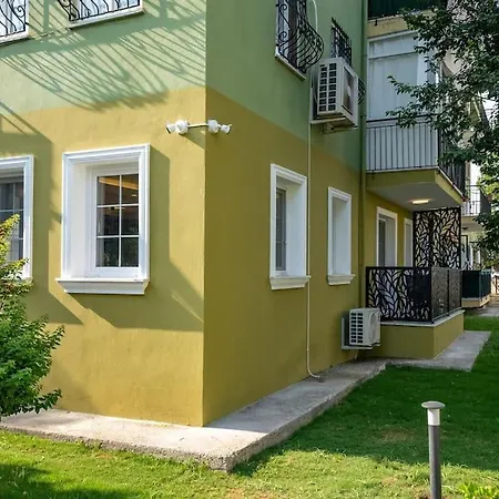 Merkezde Jakuzili Lueks - Ocekhomes Meva * Fethiye